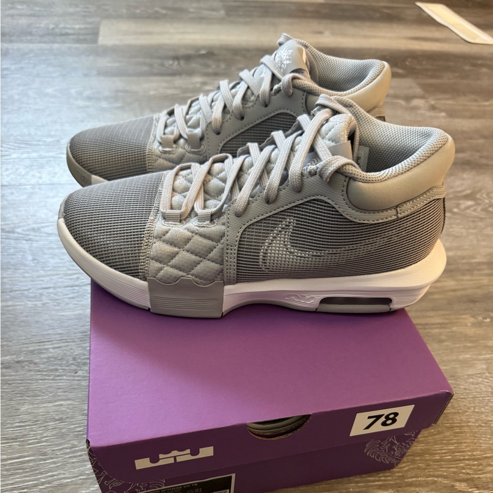New Nike LeBron Witness 8 Basketball Shoes - Wolf Gray. Size 7.5M (9W)